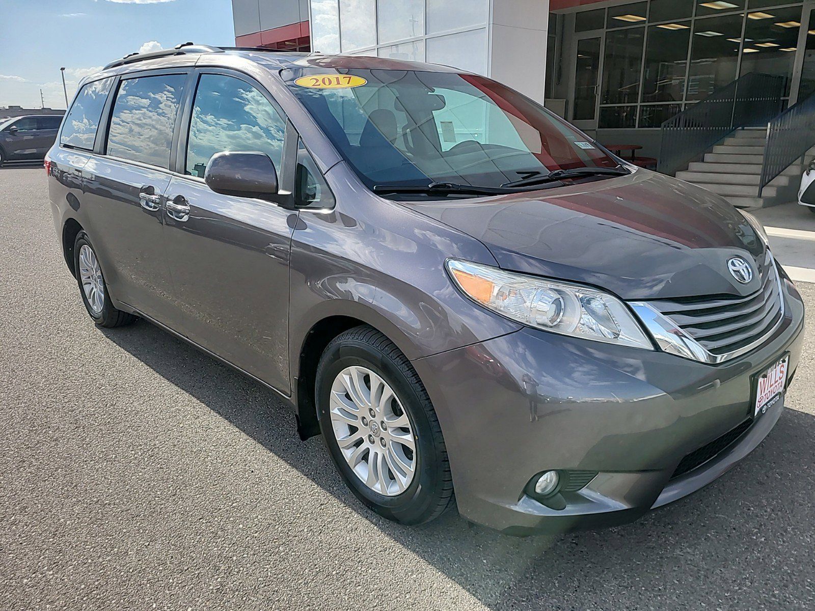 2017 - Toyota - Sienna - $20,188