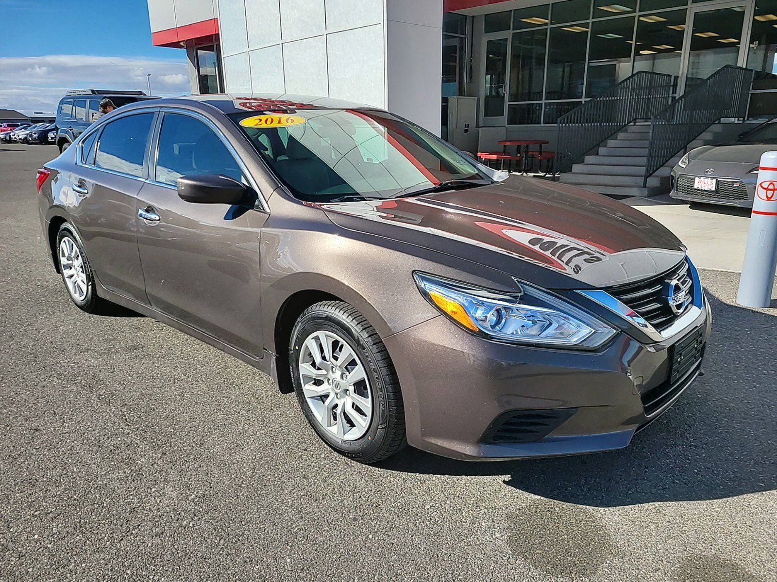 2016 - Nissan - Altima - $10,499