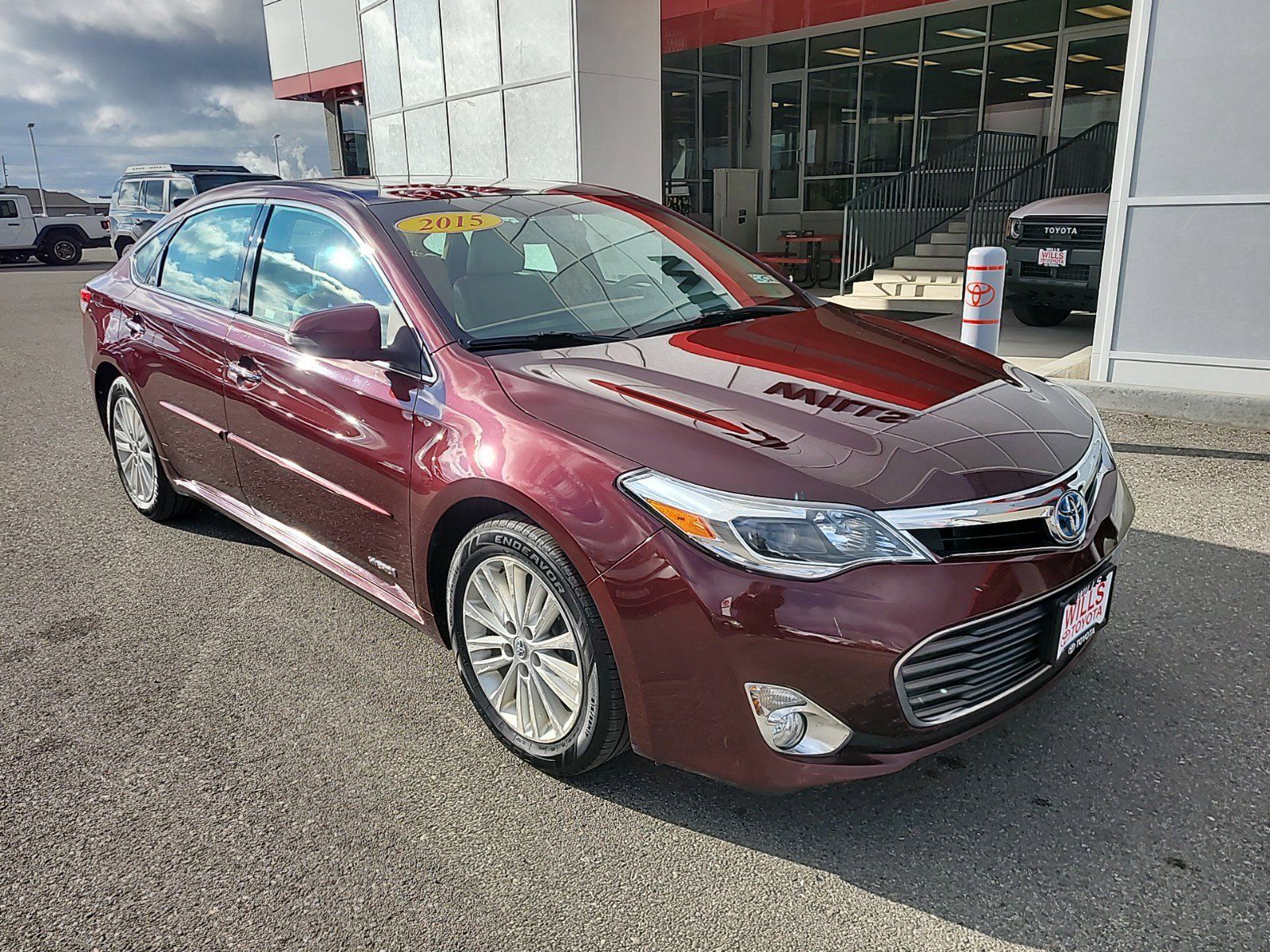 2015 - Toyota - Avalon Hybrid - $14,995