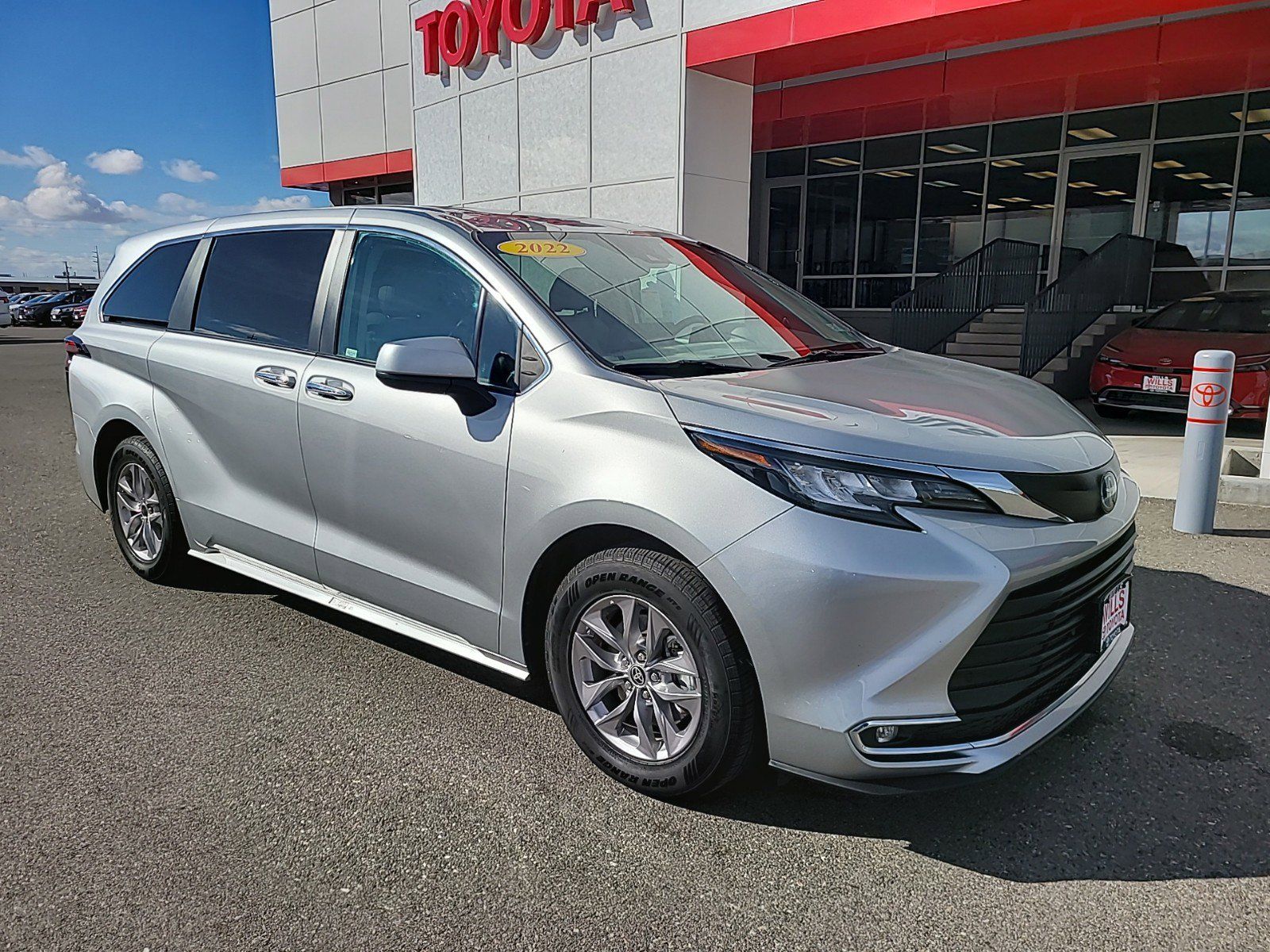 2022 - Toyota - Sienna - $38,499