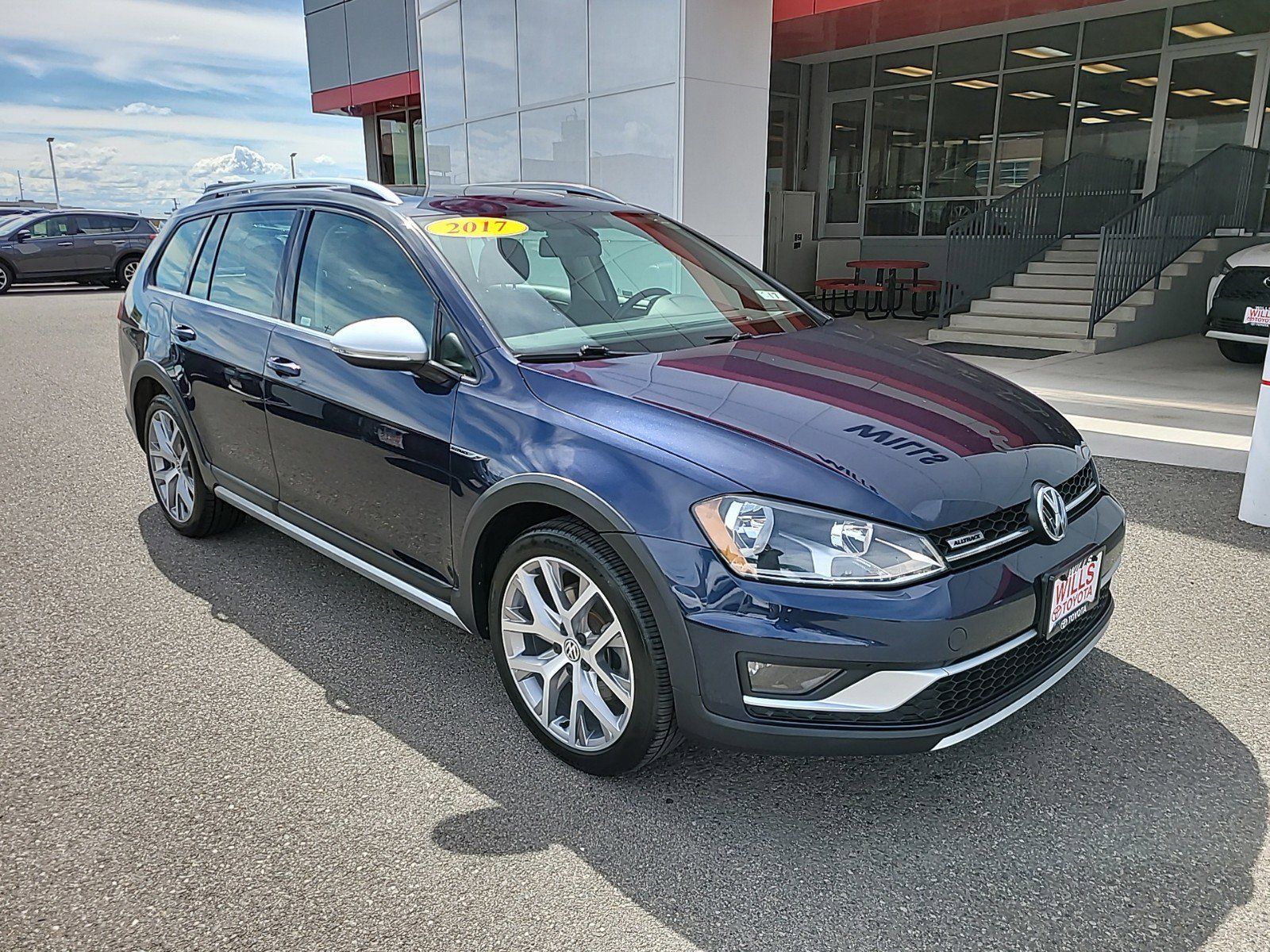 2017 - Volkswagen - Golf Alltrack - $14,997