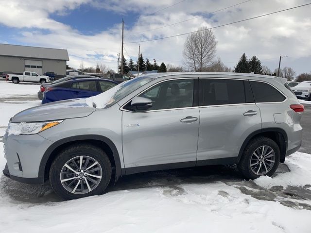 2019 - Toyota - Highlander Hybrid - $30,344