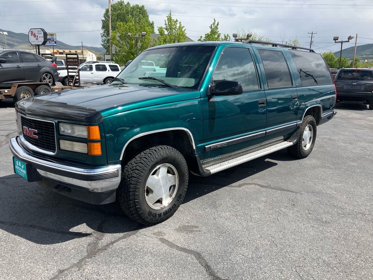 cdn05_carsforsale_com-625253355b034cdd652dbe5828e879a0-1280_960-1999-gmc-suburban-k1500-sle-4dr-4wd-suv_jpg